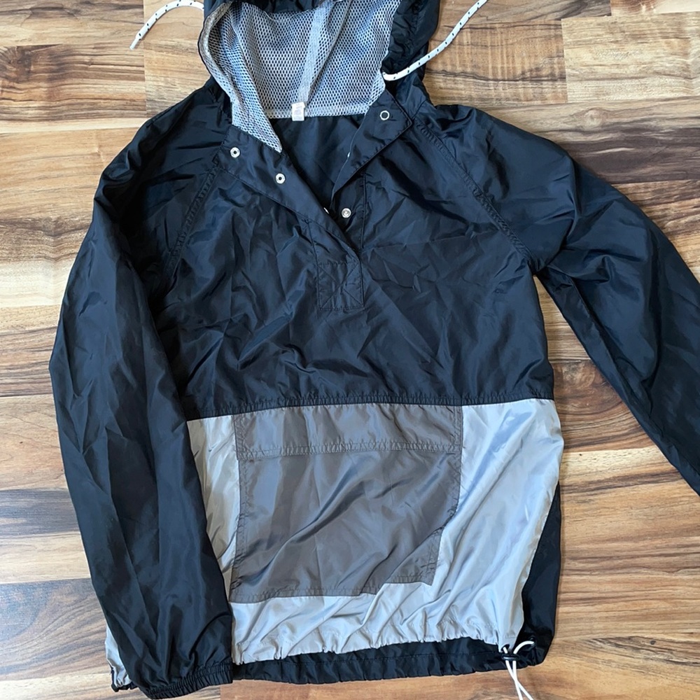 Wind breaker